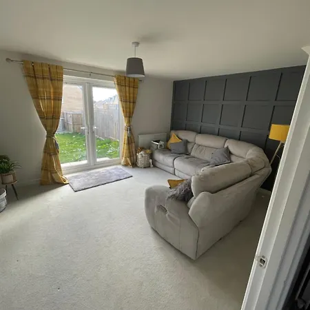 2 Bedroom House * Leeds (West Yorkshire)