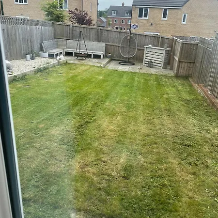 2 Bedroom House * Leeds (West Yorkshire)